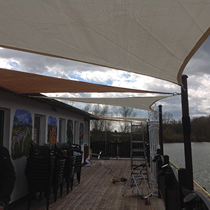 Schatten und Licht auf der Donauschiff